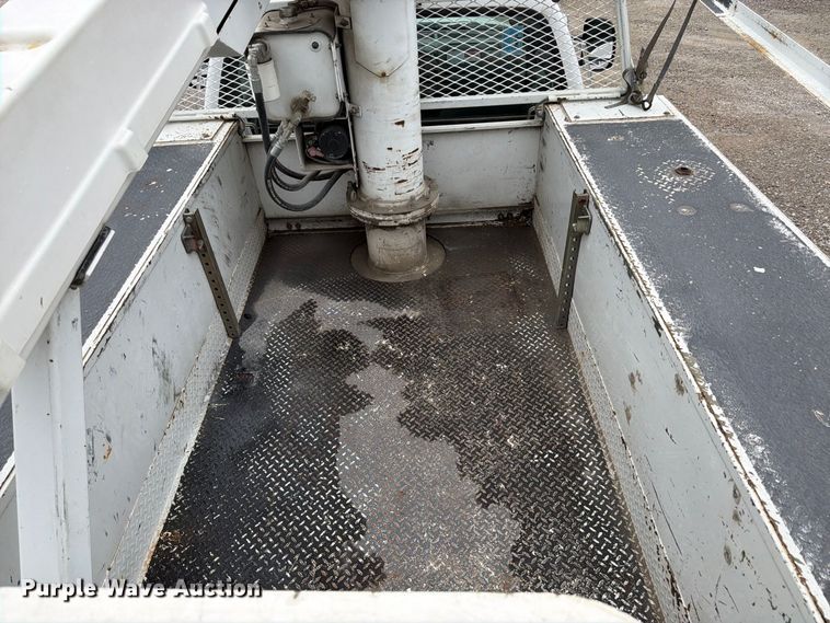 image for item FK3471 2004 Ford F550 Super Duty XL bucket truck