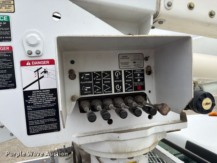 image for item FK3471 2004 Ford F550 Super Duty XL bucket truck
