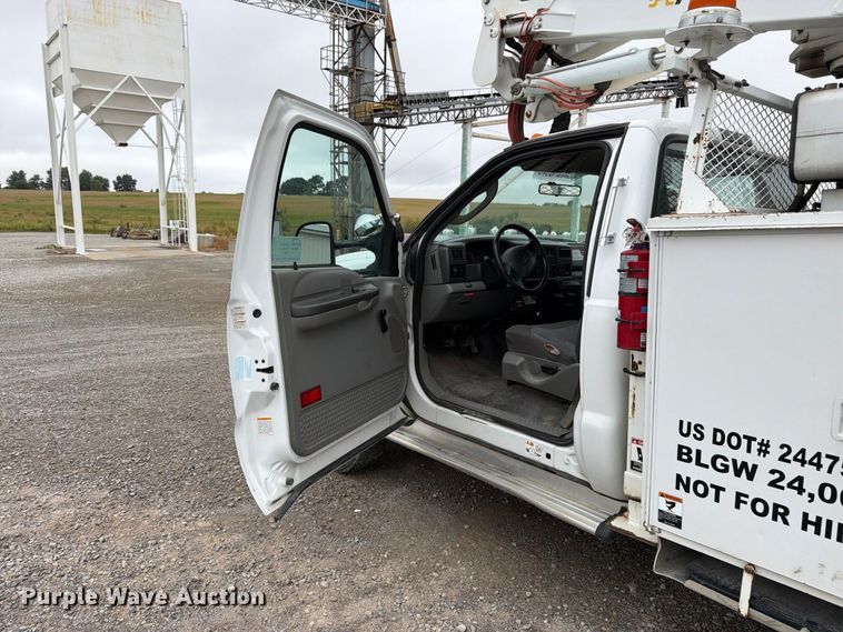 image for item FK3471 2004 Ford F550 Super Duty XL bucket truck