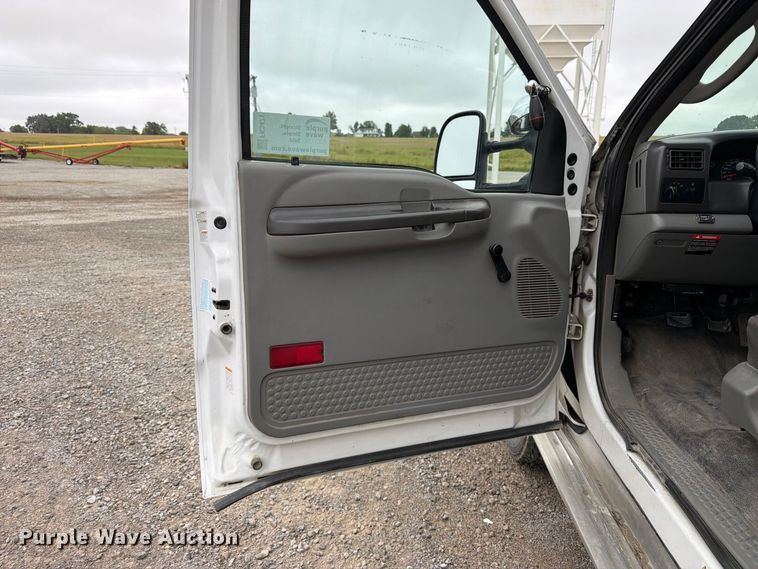 image for item FK3471 2004 Ford F550 Super Duty XL bucket truck