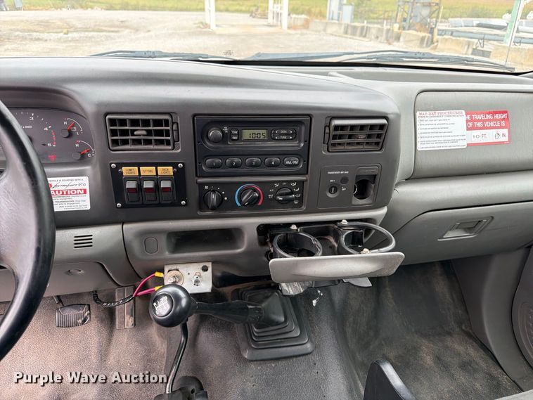 image for item FK3471 2004 Ford F550 Super Duty XL bucket truck