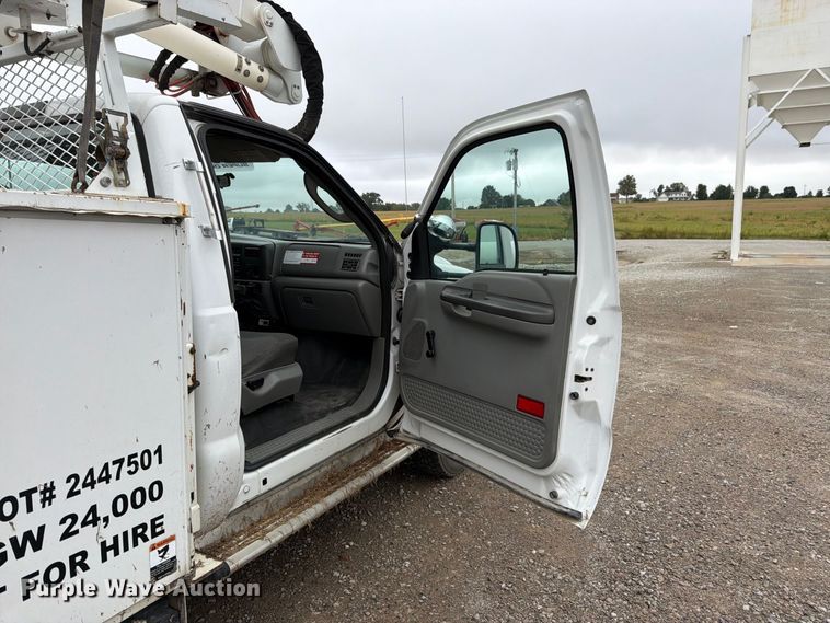 image for item FK3471 2004 Ford F550 Super Duty XL bucket truck