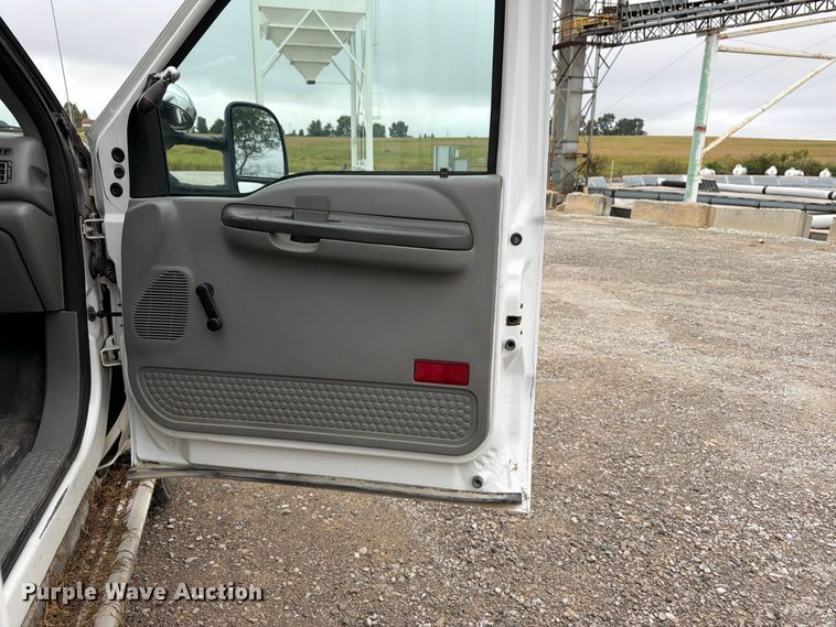 image for item FK3471 2004 Ford F550 Super Duty XL bucket truck