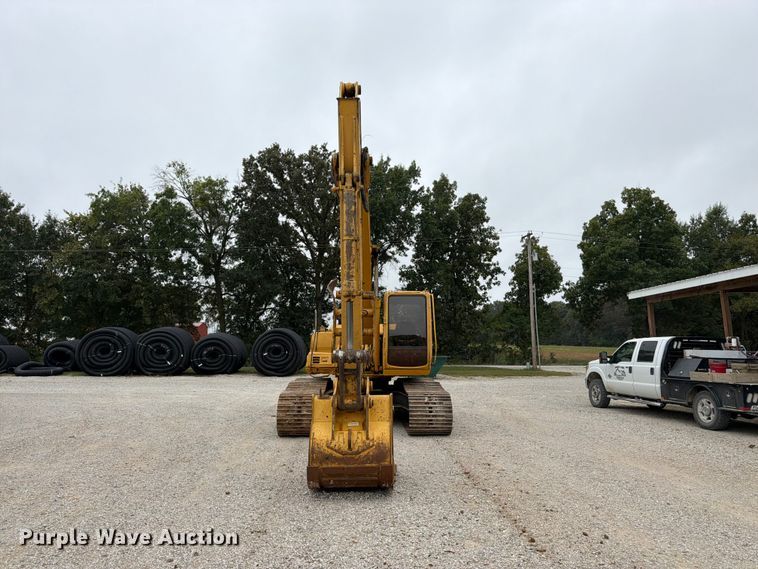 image for item FK3476 2000 John Deere 200LC excavator