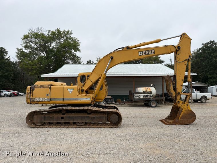 image for item FK3476 2000 John Deere 200LC excavator