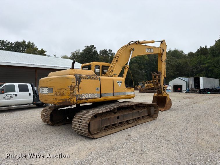 image for item FK3476 2000 John Deere 200LC excavator