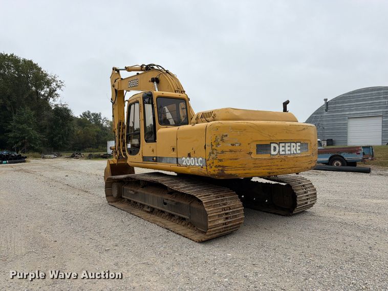 image for item FK3476 2000 John Deere 200LC excavator