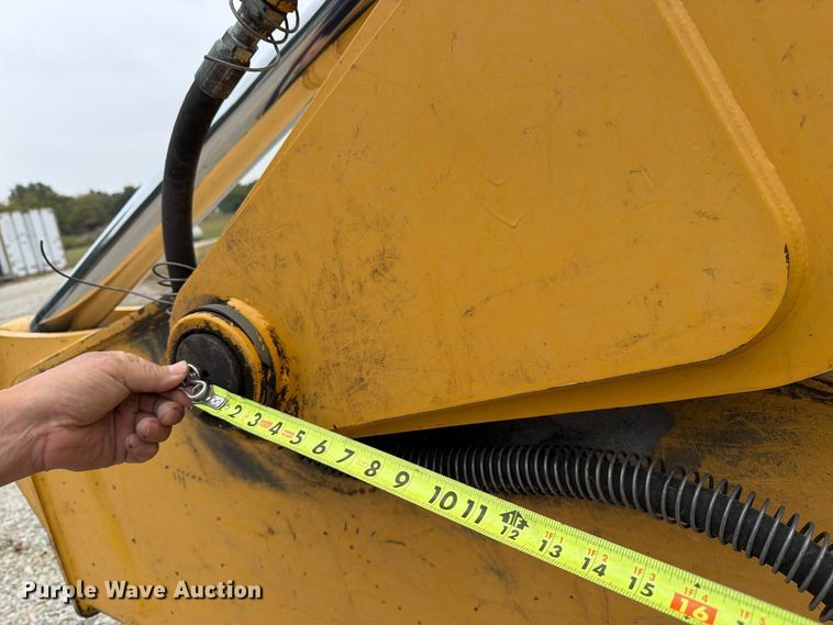image for item FK3476 2000 John Deere 200LC excavator