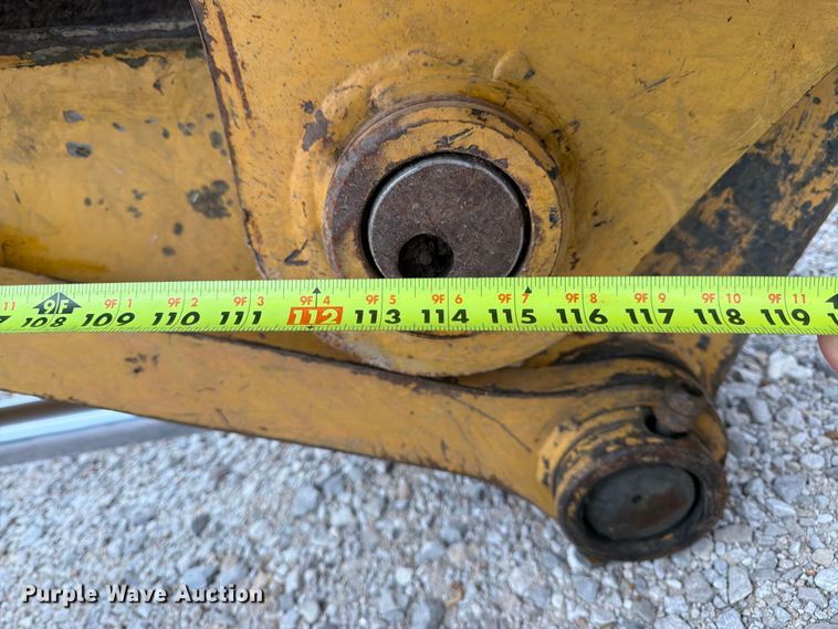 image for item FK3476 2000 John Deere 200LC excavator