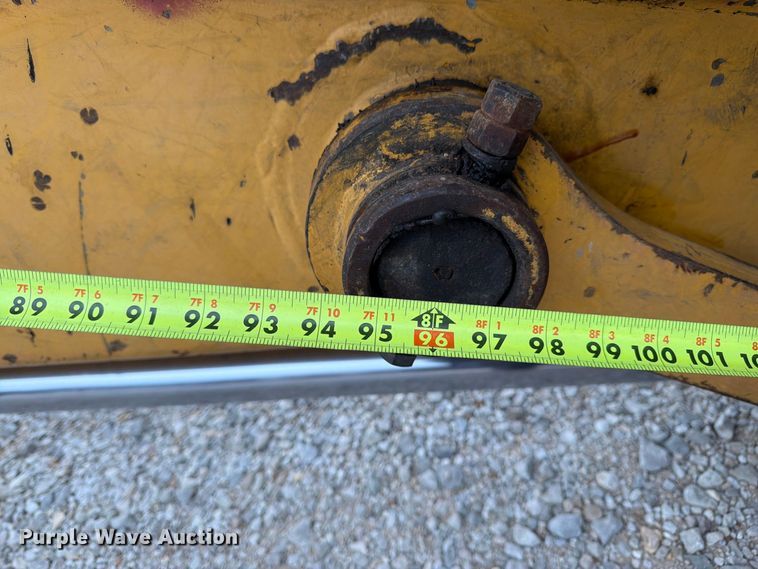 image for item FK3476 2000 John Deere 200LC excavator