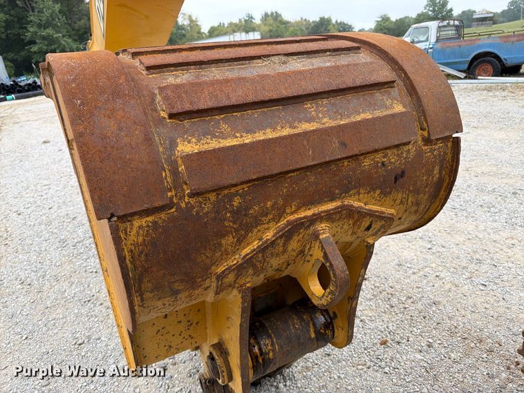 image for item FK3476 2000 John Deere 200LC excavator