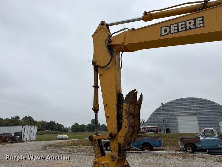 image for item FK3476 2000 John Deere 200LC excavator