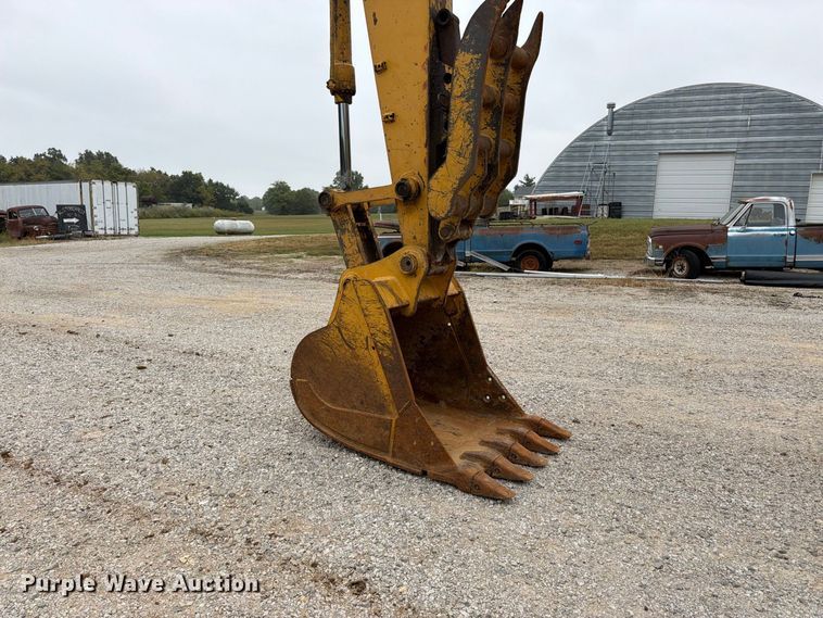 image for item FK3476 2000 John Deere 200LC excavator