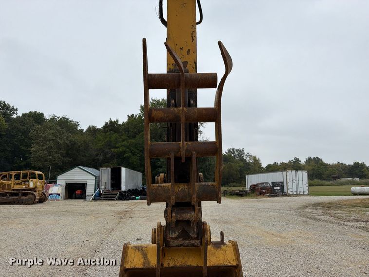 image for item FK3476 2000 John Deere 200LC excavator
