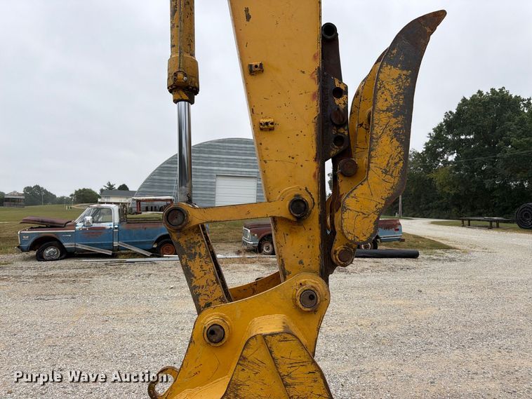 image for item FK3476 2000 John Deere 200LC excavator