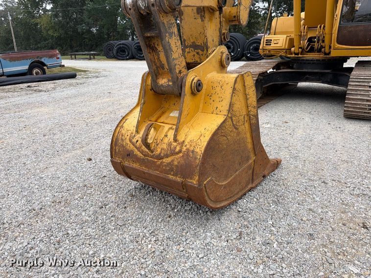 image for item FK3476 2000 John Deere 200LC excavator