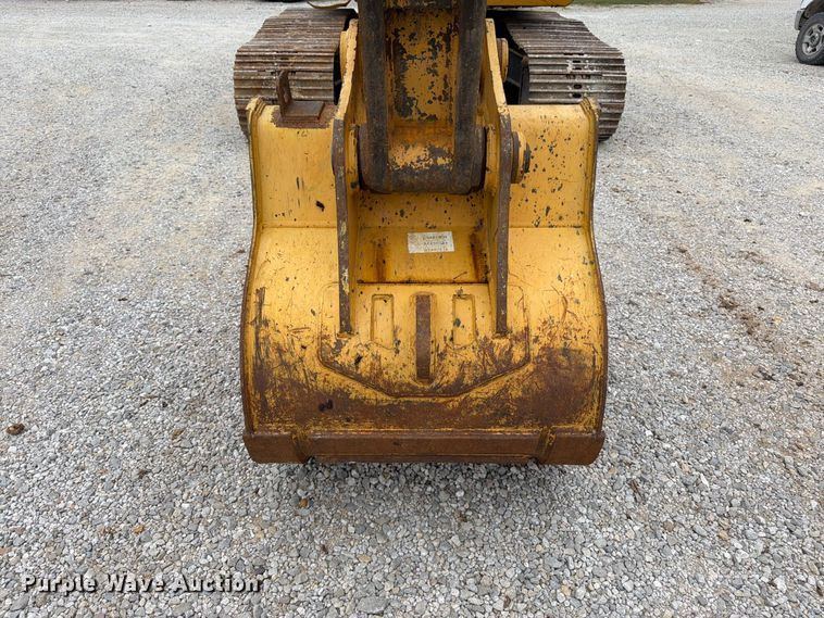 image for item FK3476 2000 John Deere 200LC excavator