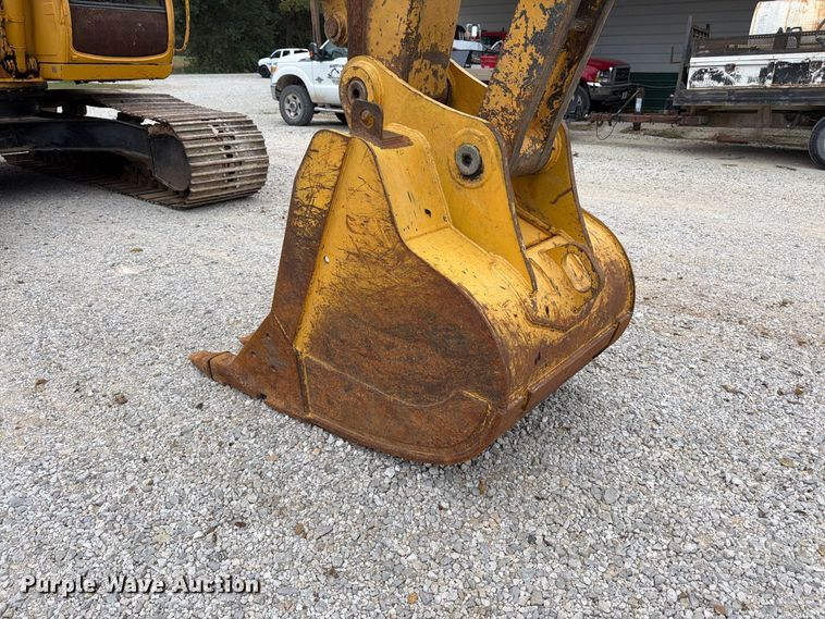 image for item FK3476 2000 John Deere 200LC excavator