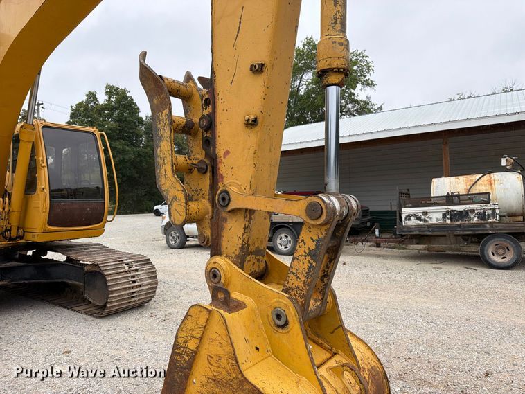image for item FK3476 2000 John Deere 200LC excavator