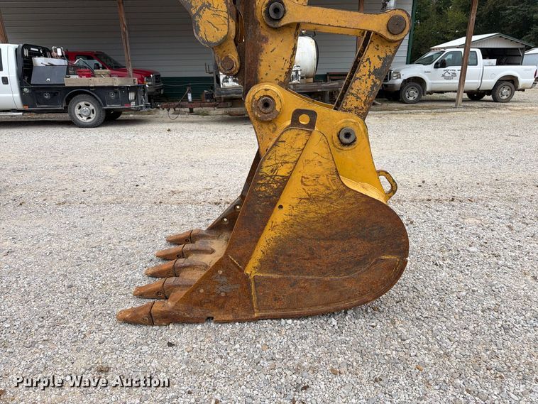 image for item FK3476 2000 John Deere 200LC excavator