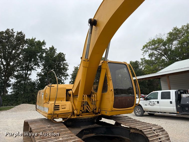image for item FK3476 2000 John Deere 200LC excavator