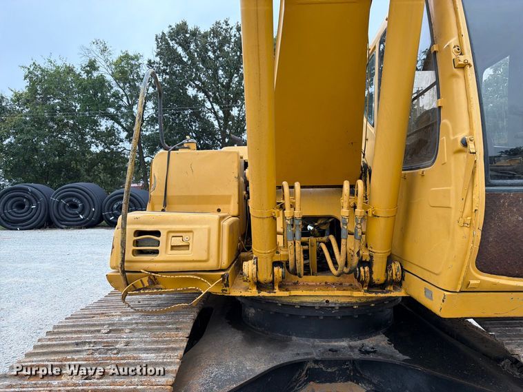 image for item FK3476 2000 John Deere 200LC excavator