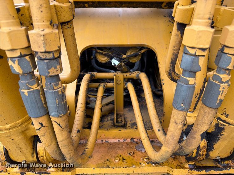 image for item FK3476 2000 John Deere 200LC excavator