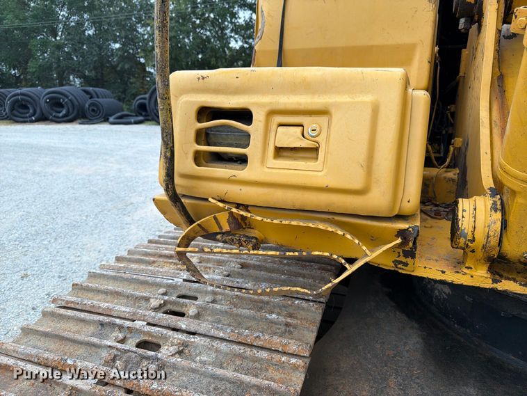 image for item FK3476 2000 John Deere 200LC excavator