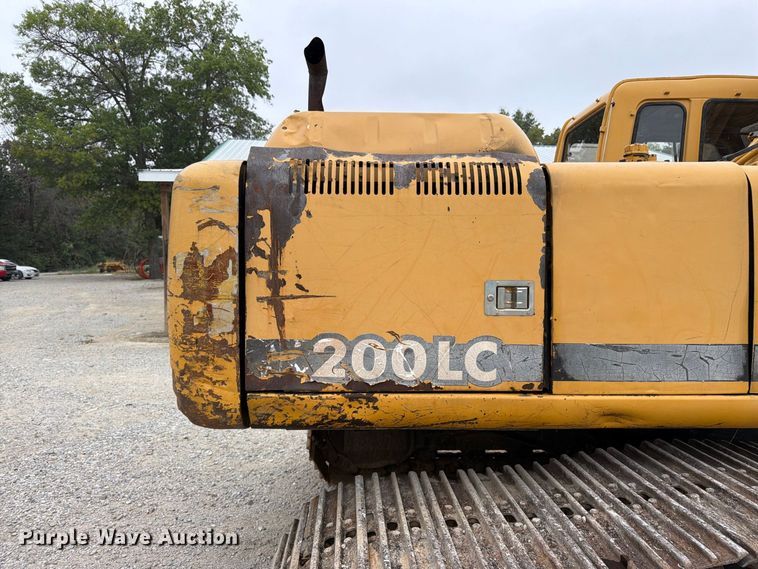 image for item FK3476 2000 John Deere 200LC excavator