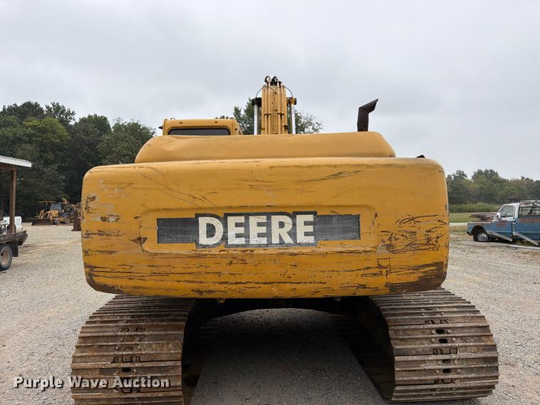 image for item FK3476 2000 John Deere 200LC excavator