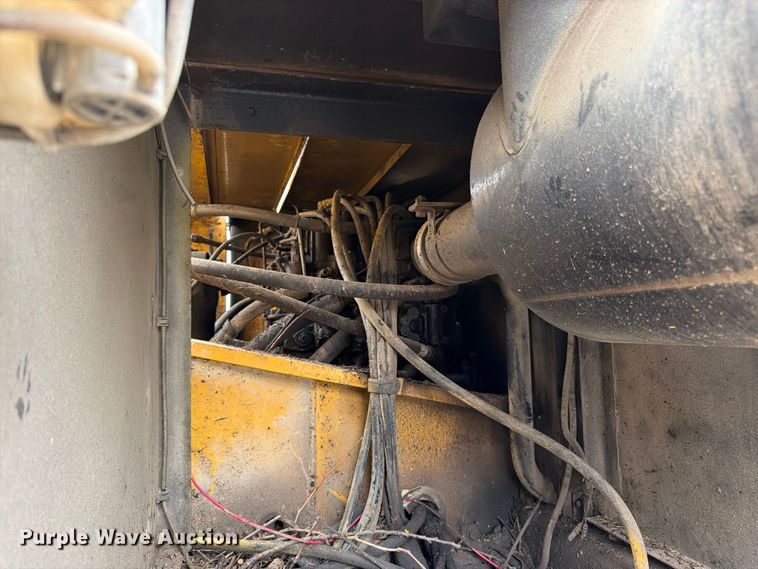 image for item FK3476 2000 John Deere 200LC excavator