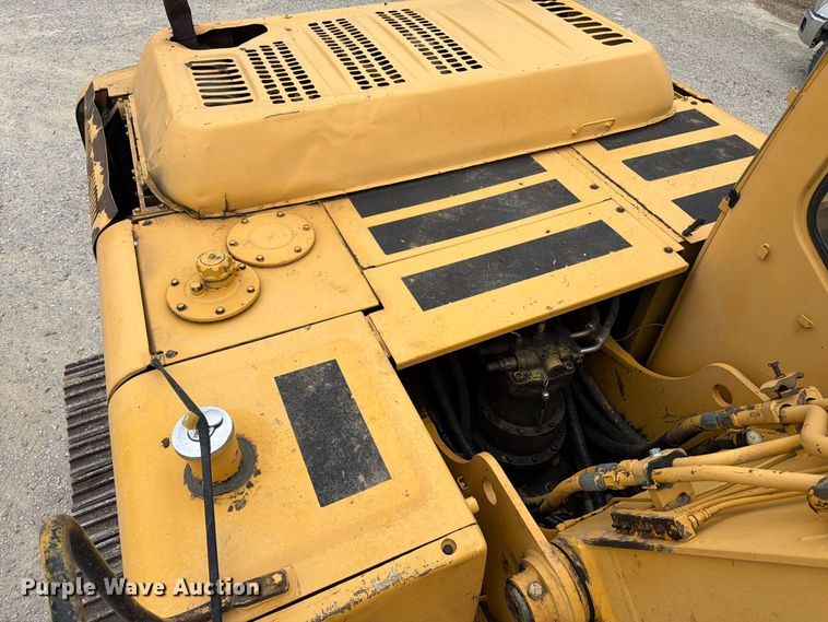 image for item FK3476 2000 John Deere 200LC excavator