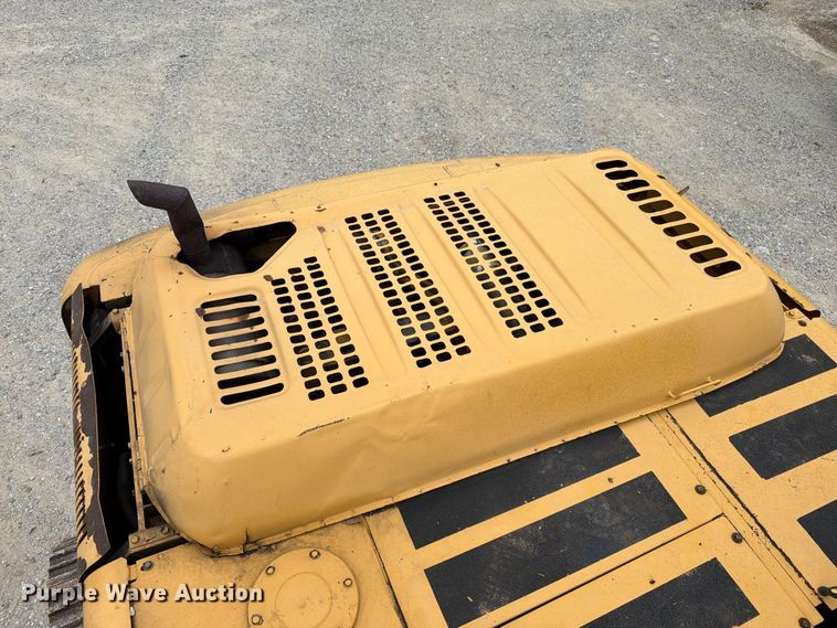 image for item FK3476 2000 John Deere 200LC excavator