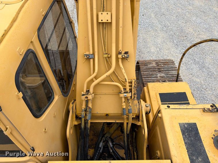 image for item FK3476 2000 John Deere 200LC excavator