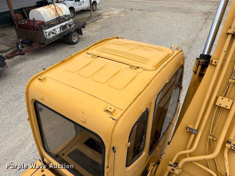 image for item FK3476 2000 John Deere 200LC excavator