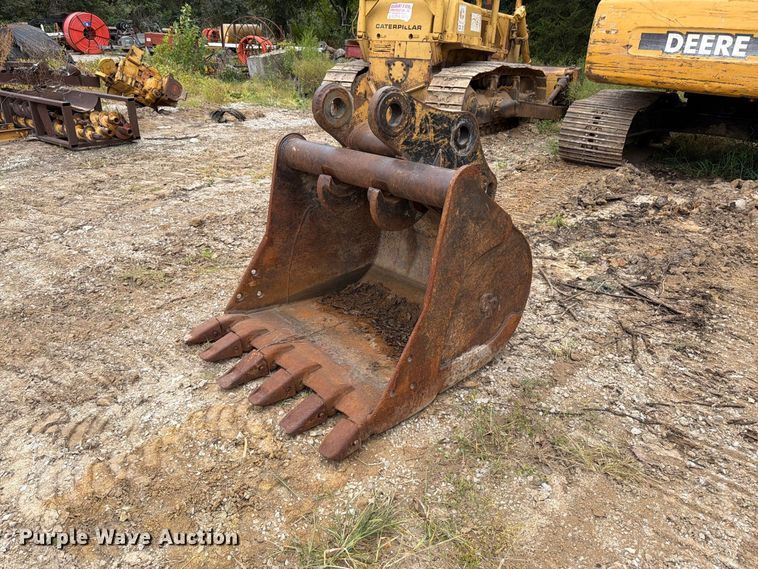 image for item FK3476 2000 John Deere 200LC excavator