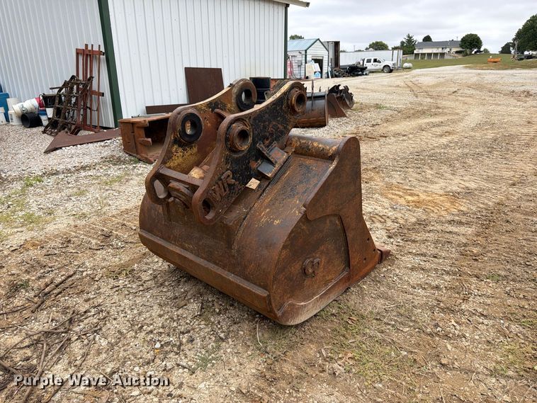 image for item FK3476 2000 John Deere 200LC excavator