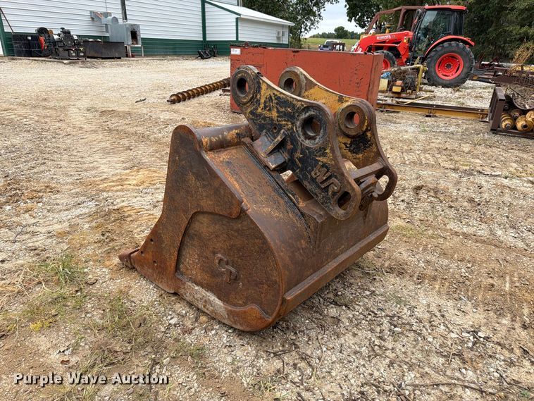image for item FK3476 2000 John Deere 200LC excavator