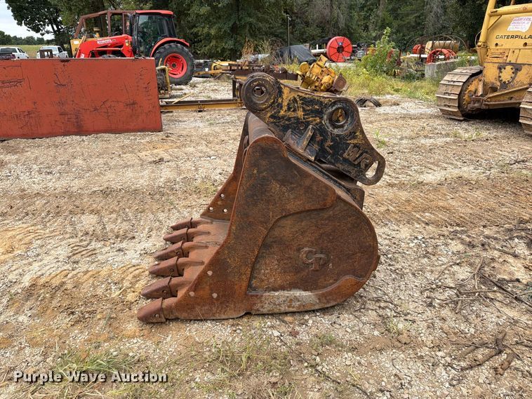 image for item FK3476 2000 John Deere 200LC excavator