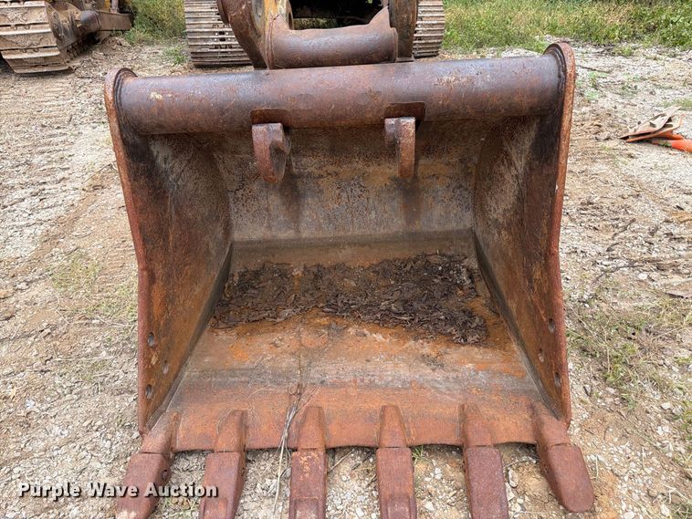 image for item FK3476 2000 John Deere 200LC excavator
