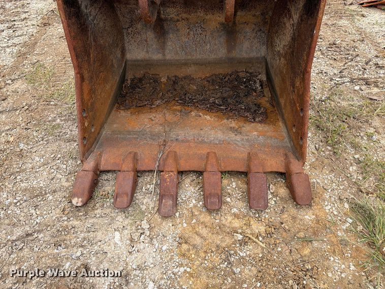 image for item FK3476 2000 John Deere 200LC excavator