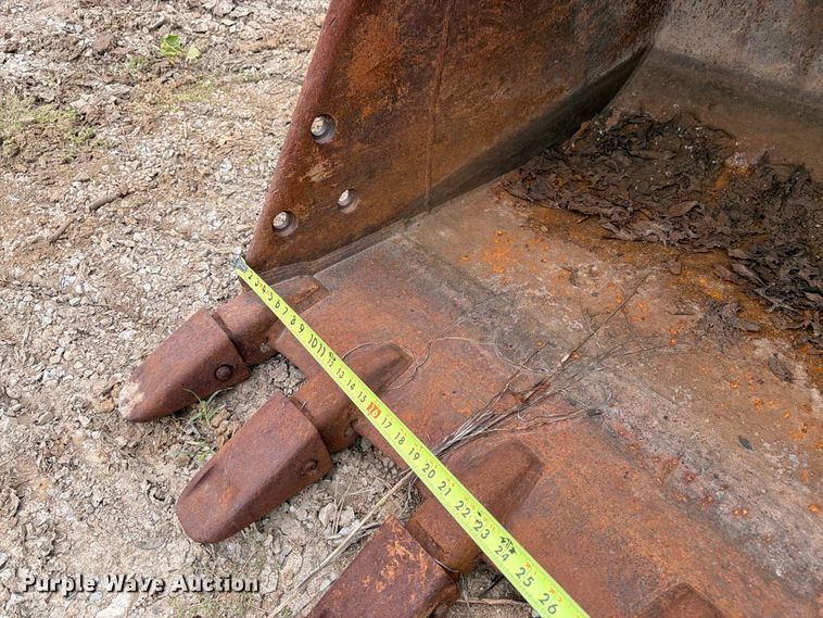 image for item FK3476 2000 John Deere 200LC excavator