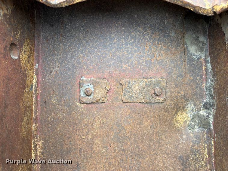 image for item FK3476 2000 John Deere 200LC excavator
