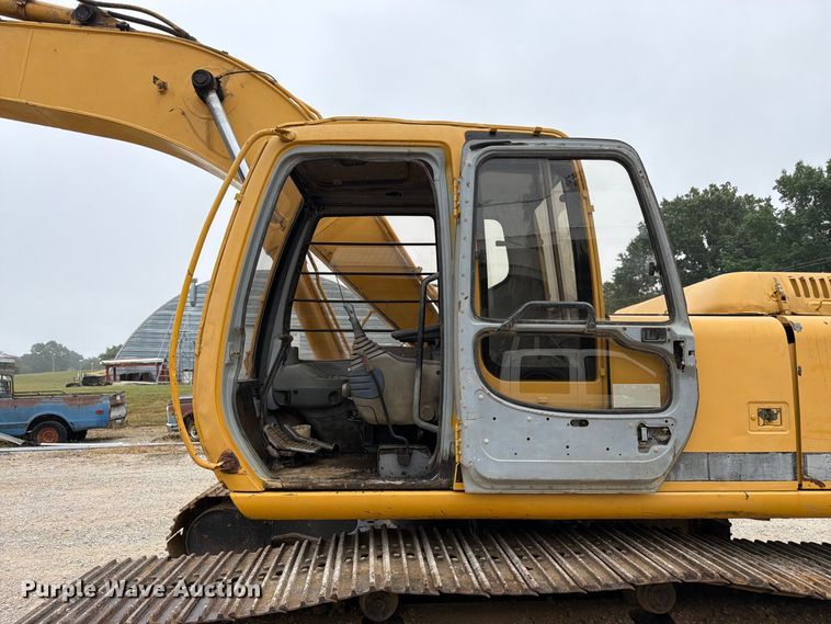 image for item FK3476 2000 John Deere 200LC excavator