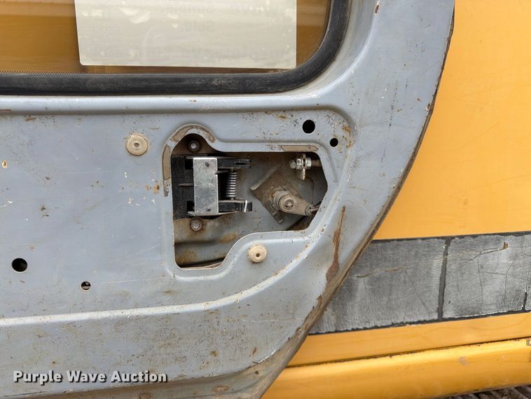 image for item FK3476 2000 John Deere 200LC excavator