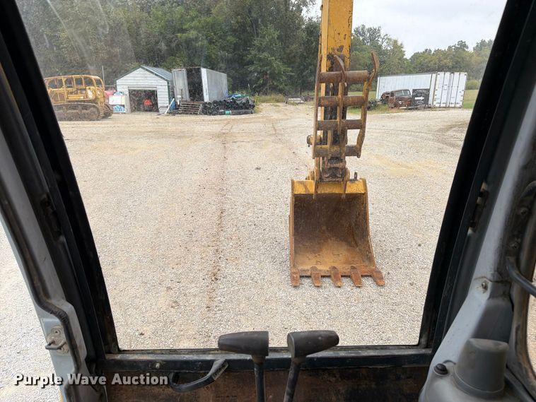 image for item FK3476 2000 John Deere 200LC excavator