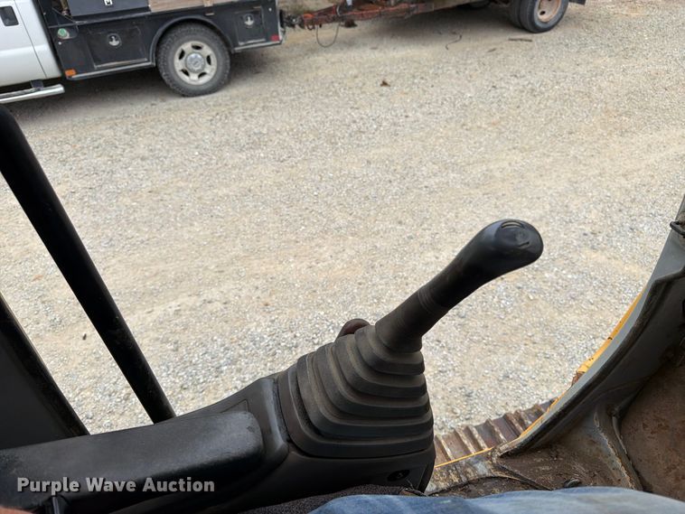 image for item FK3476 2000 John Deere 200LC excavator