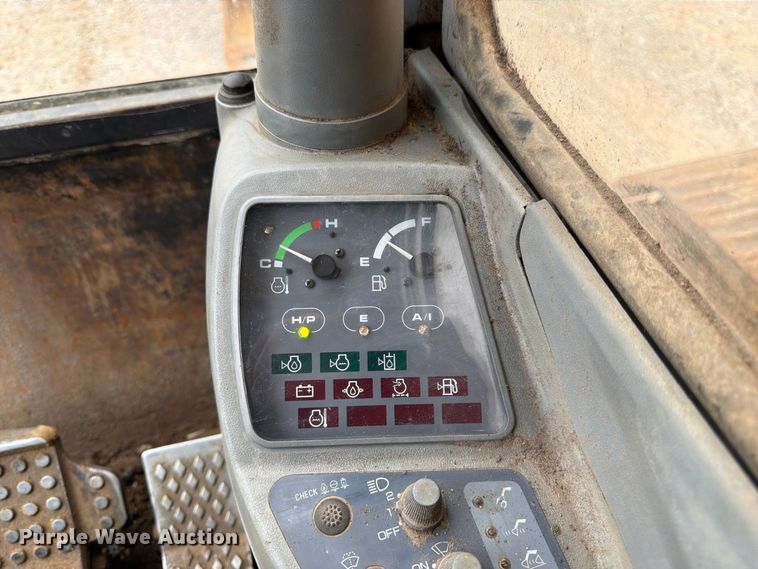 image for item FK3476 2000 John Deere 200LC excavator