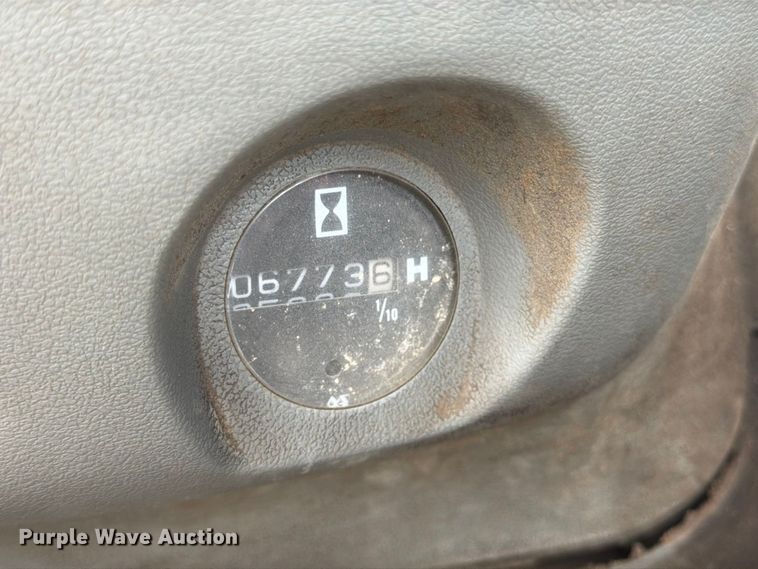 image for item FK3476 2000 John Deere 200LC excavator
