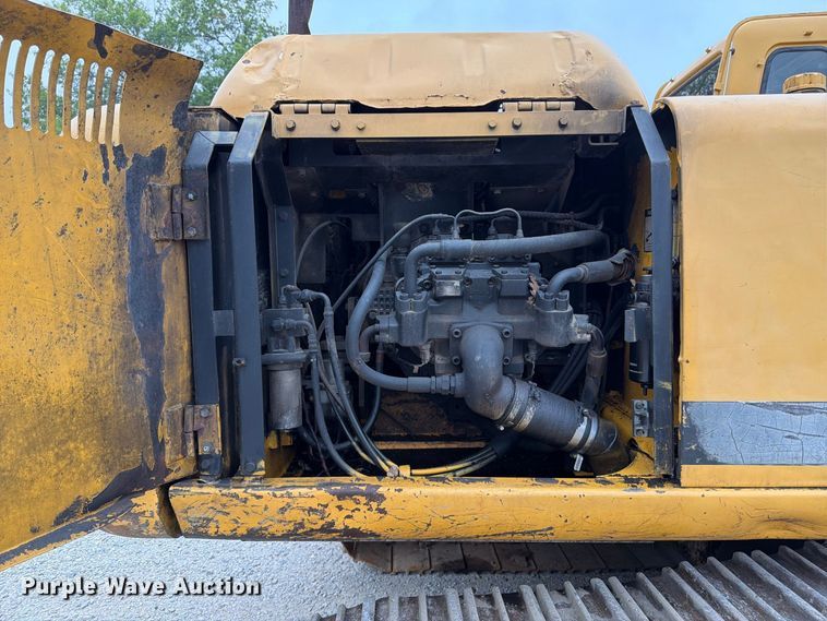 image for item FK3476 2000 John Deere 200LC excavator